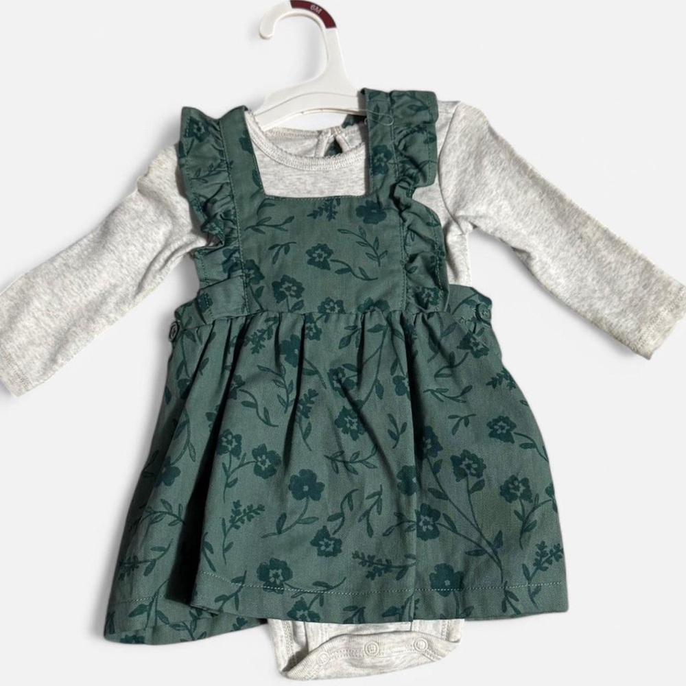 Carter’s Baby Girl 2-Piece Set – Size 6M